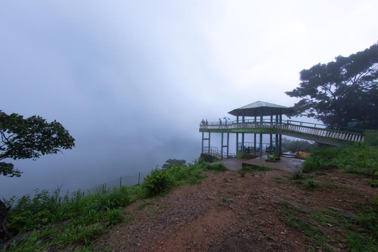 Отель Ayatana Coorg Somvarpet Экстерьер фото